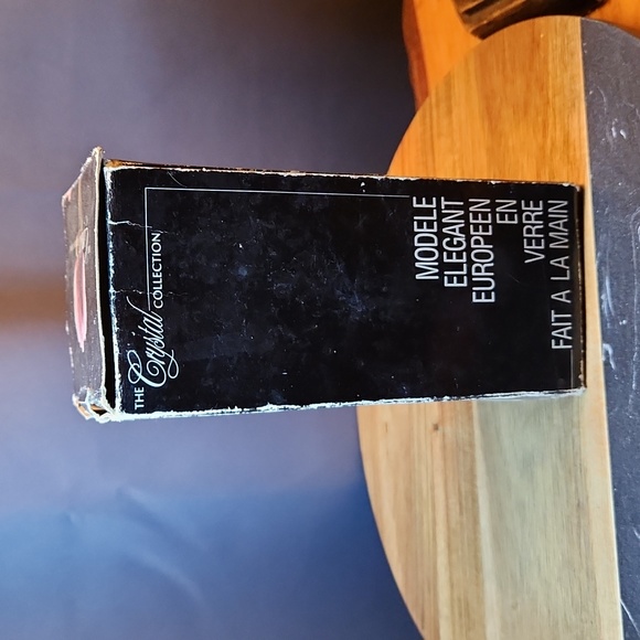 The Crystal Collection 7 in Glass Vase w/ Swirl Pattern design in box  Not Used - Picture 7 of 7